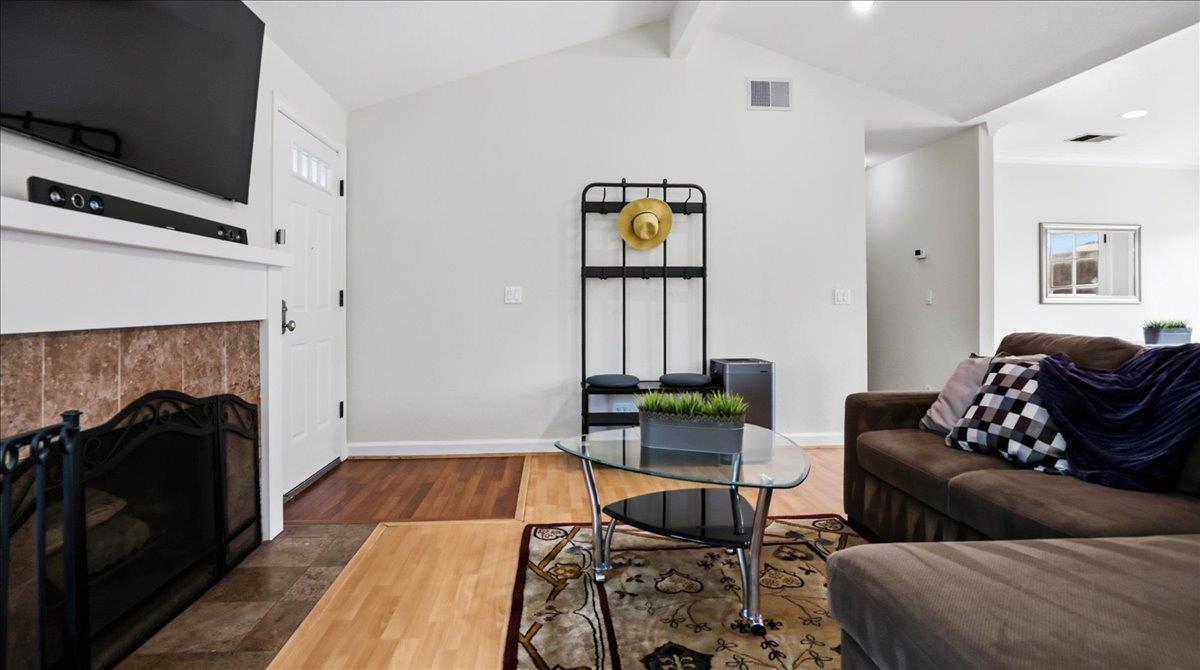 Detail Gallery Image 4 of 12 For 2162 Stratton Pl, San Jose,  CA 95131 - 3 Beds | 2 Baths