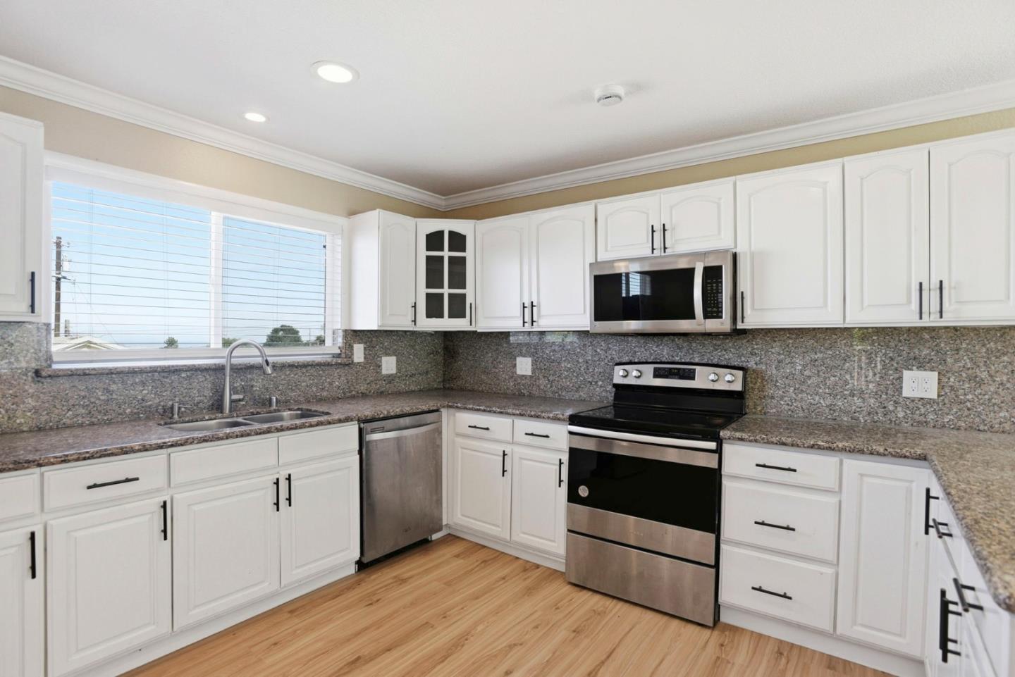 Detail Gallery Image 10 of 34 For 400 La Casa, San Mateo,  CA 94403 - 3 Beds | 1 Baths