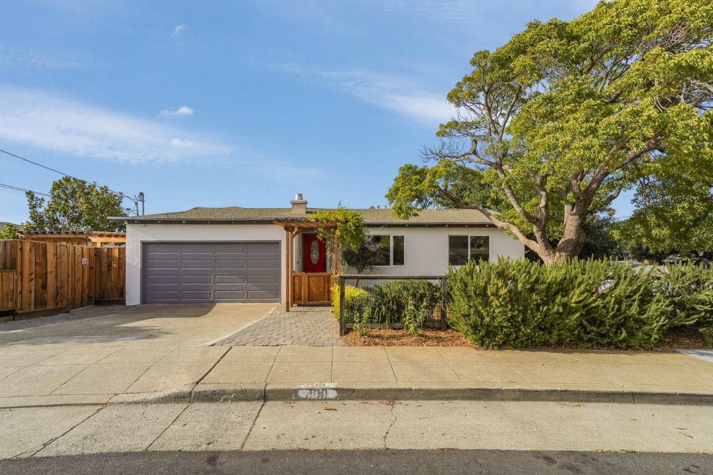 Detail Gallery Image 2 of 34 For 400 La Casa, San Mateo,  CA 94403 - 3 Beds | 1 Baths