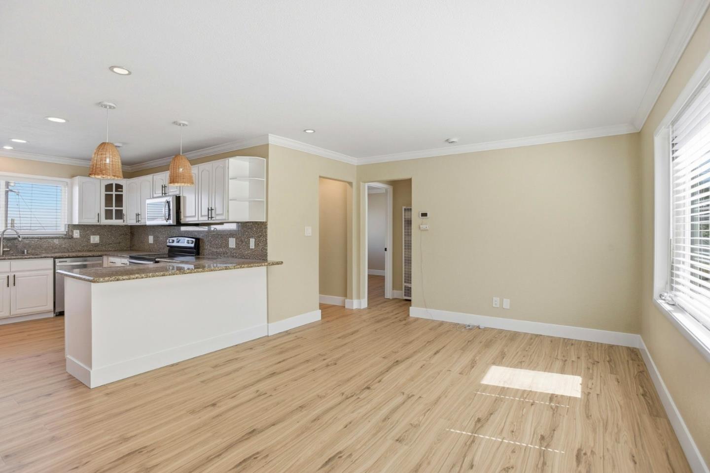 Detail Gallery Image 3 of 34 For 400 La Casa, San Mateo,  CA 94403 - 3 Beds | 1 Baths