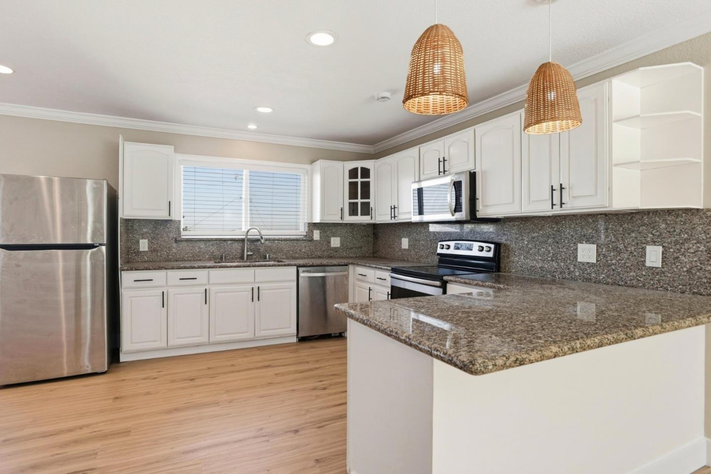 Detail Gallery Image 7 of 34 For 400 La Casa, San Mateo,  CA 94403 - 3 Beds | 1 Baths