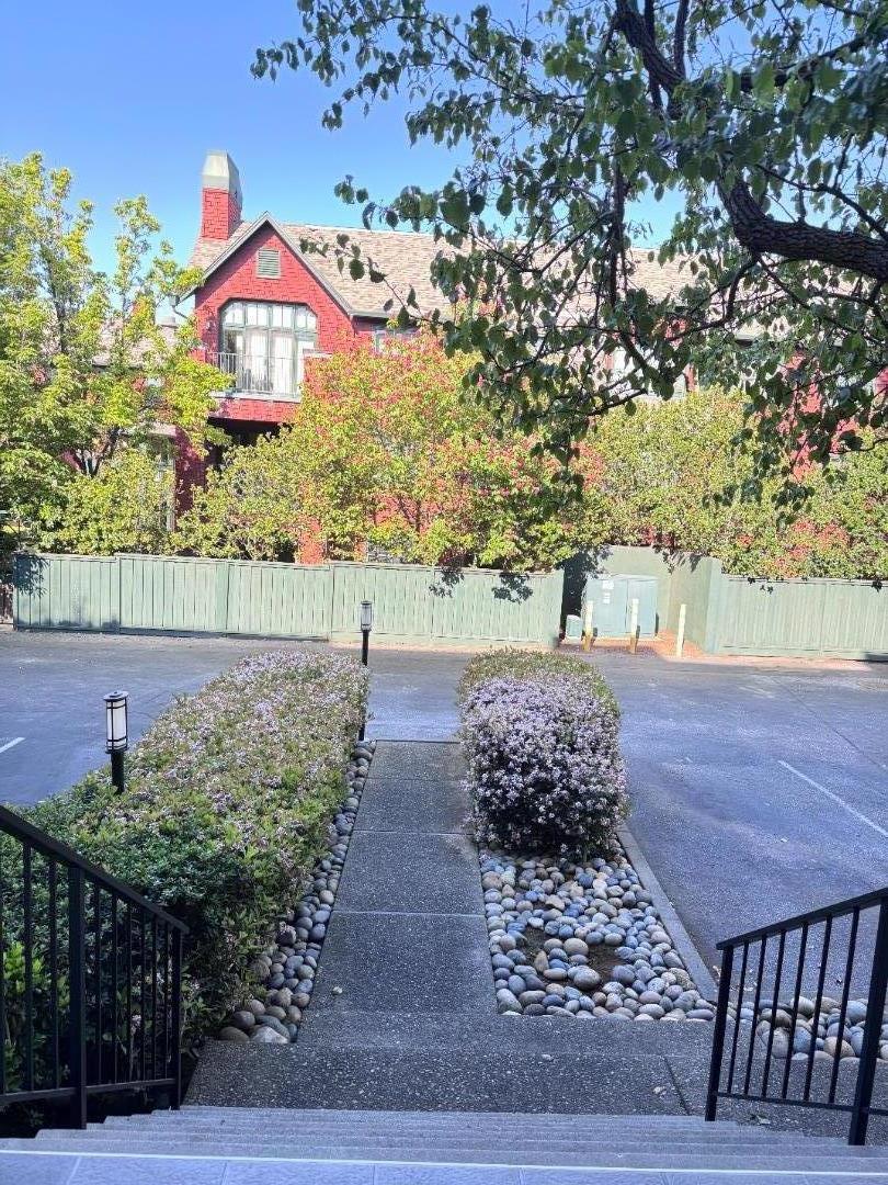 Detail Gallery Image 16 of 21 For 101 2nd St #5,  Los Altos,  CA 94022 - 1 Beds | 1 Baths