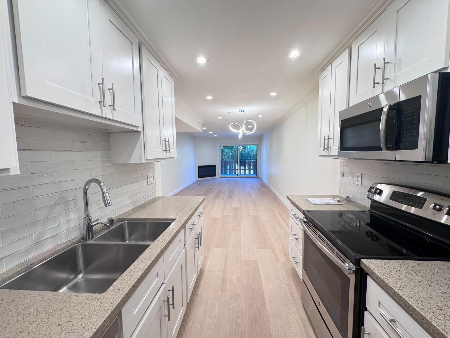 Detail Gallery Image 5 of 21 For 101 2nd St #5,  Los Altos,  CA 94022 - 1 Beds | 1 Baths