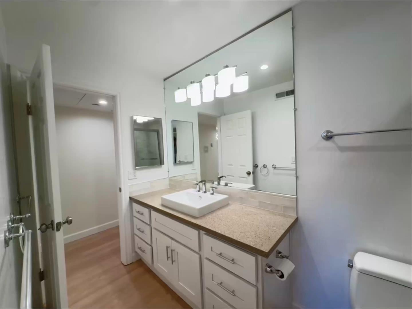 Detail Gallery Image 8 of 21 For 101 2nd St #5,  Los Altos,  CA 94022 - 1 Beds | 1 Baths