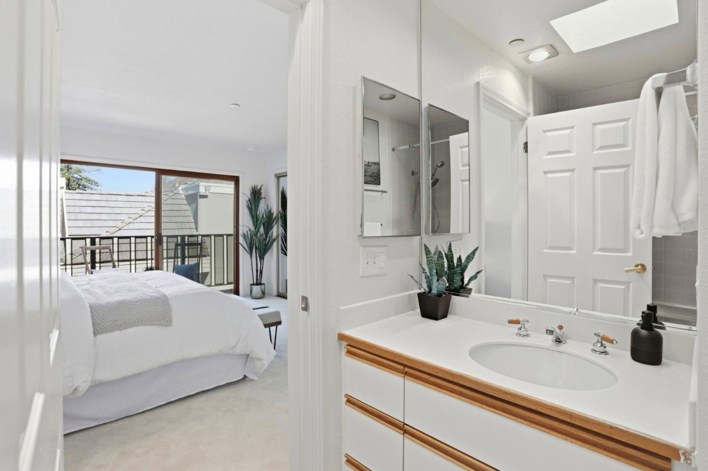 Detail Gallery Image 10 of 19 For 4159 El Camino Way #M,  Palo Alto,  CA 94306 - 2 Beds | 2/1 Baths