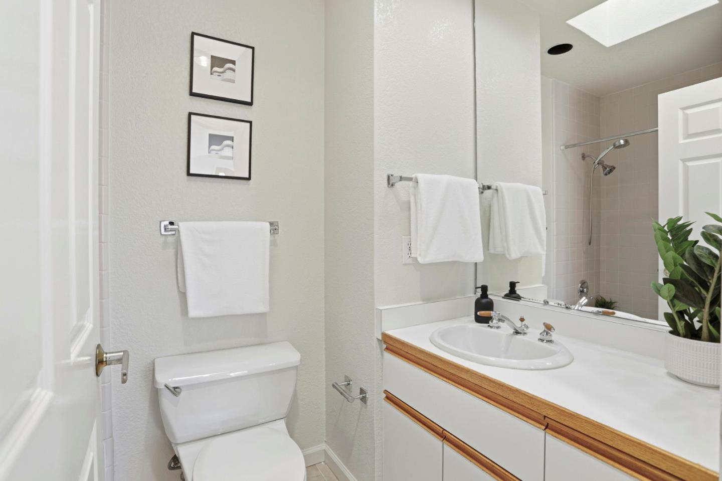Detail Gallery Image 13 of 19 For 4159 El Camino Way #M,  Palo Alto,  CA 94306 - 2 Beds | 2/1 Baths