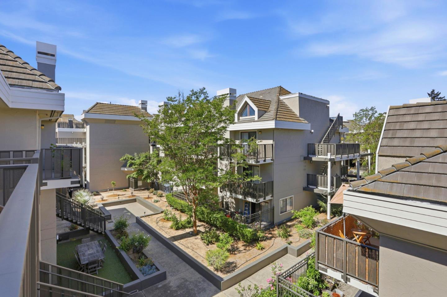 Detail Gallery Image 15 of 19 For 4159 El Camino Way #M,  Palo Alto,  CA 94306 - 2 Beds | 2/1 Baths