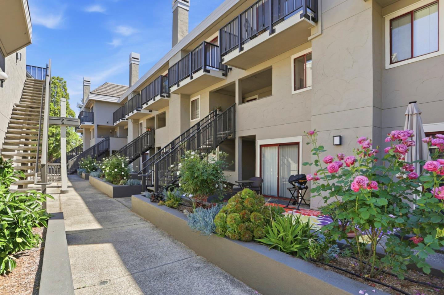 Detail Gallery Image 16 of 19 For 4159 El Camino Way #M,  Palo Alto,  CA 94306 - 2 Beds | 2/1 Baths