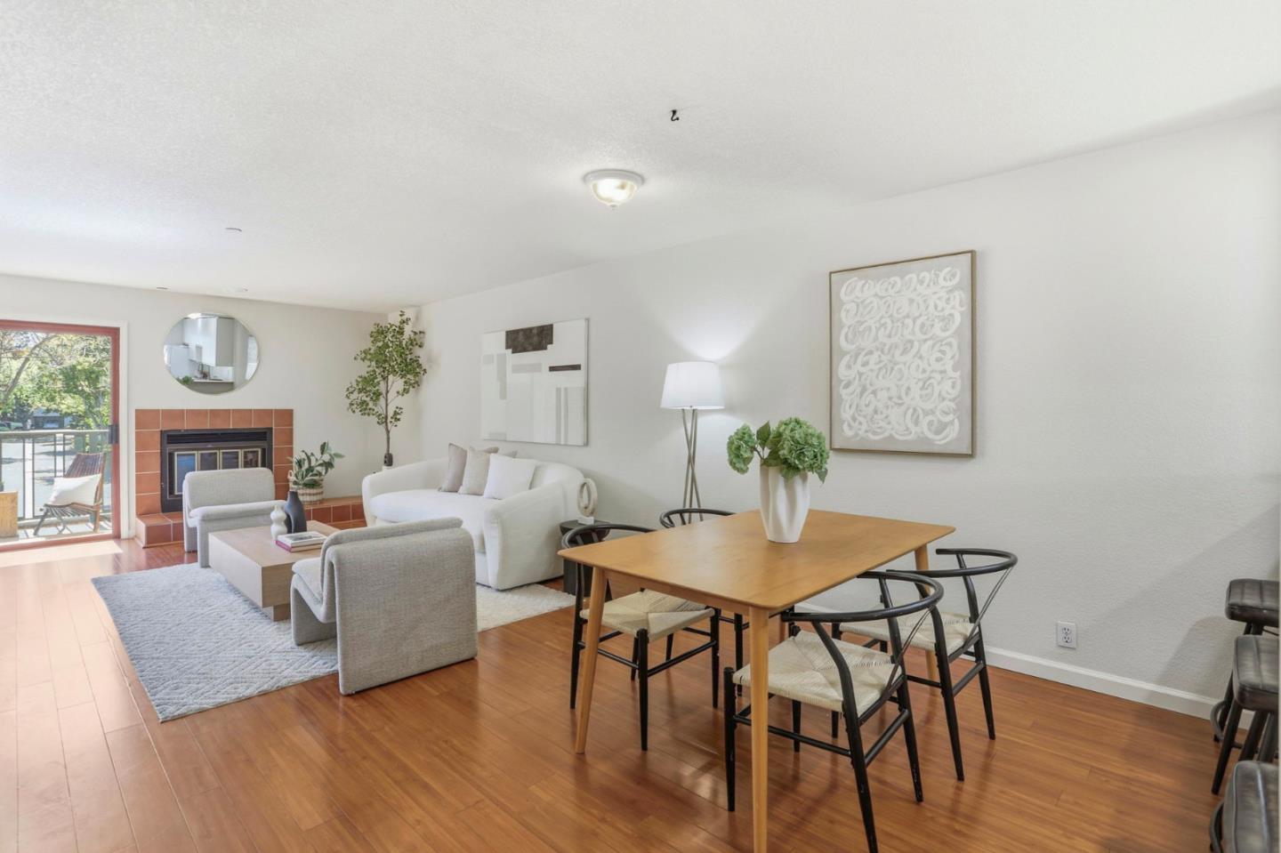 Detail Gallery Image 3 of 19 For 4159 El Camino Way #M,  Palo Alto,  CA 94306 - 2 Beds | 2/1 Baths