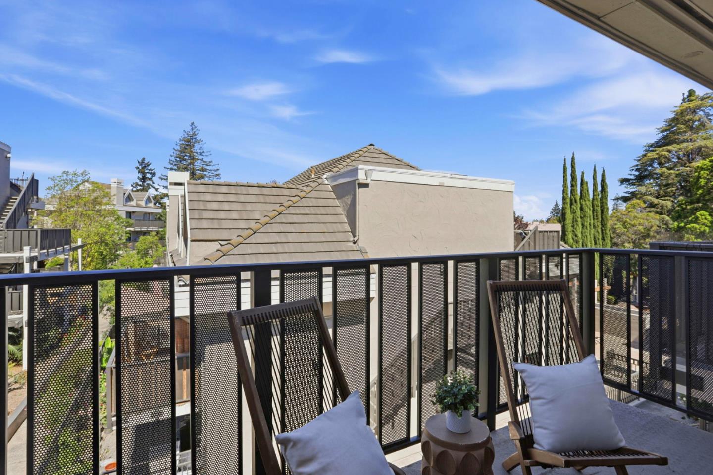 Detail Gallery Image 8 of 19 For 4159 El Camino Way #M,  Palo Alto,  CA 94306 - 2 Beds | 2/1 Baths