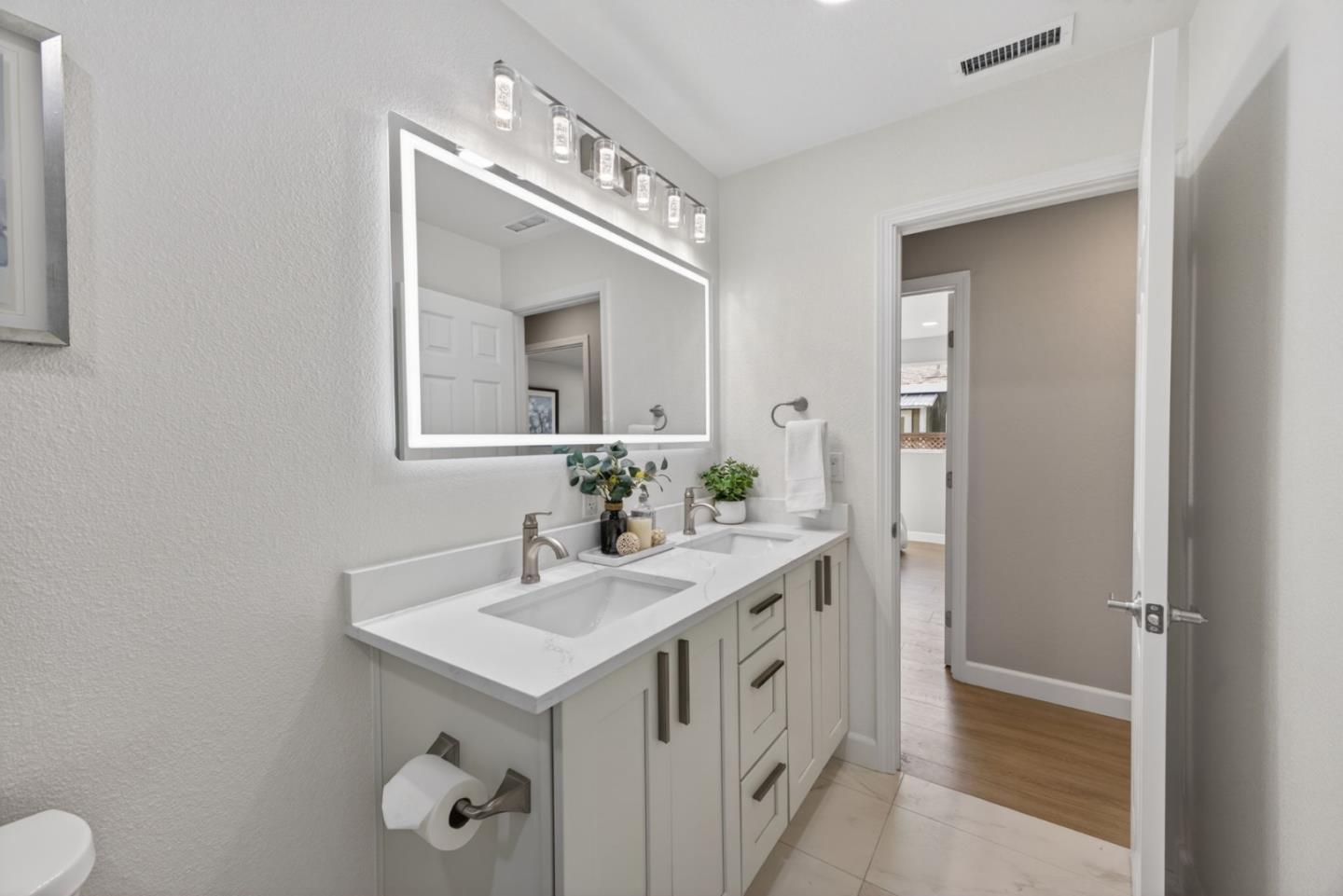 Detail Gallery Image 10 of 27 For 2747 Donovan Ave, Santa Clara,  CA 95051 - 4 Beds | 2 Baths