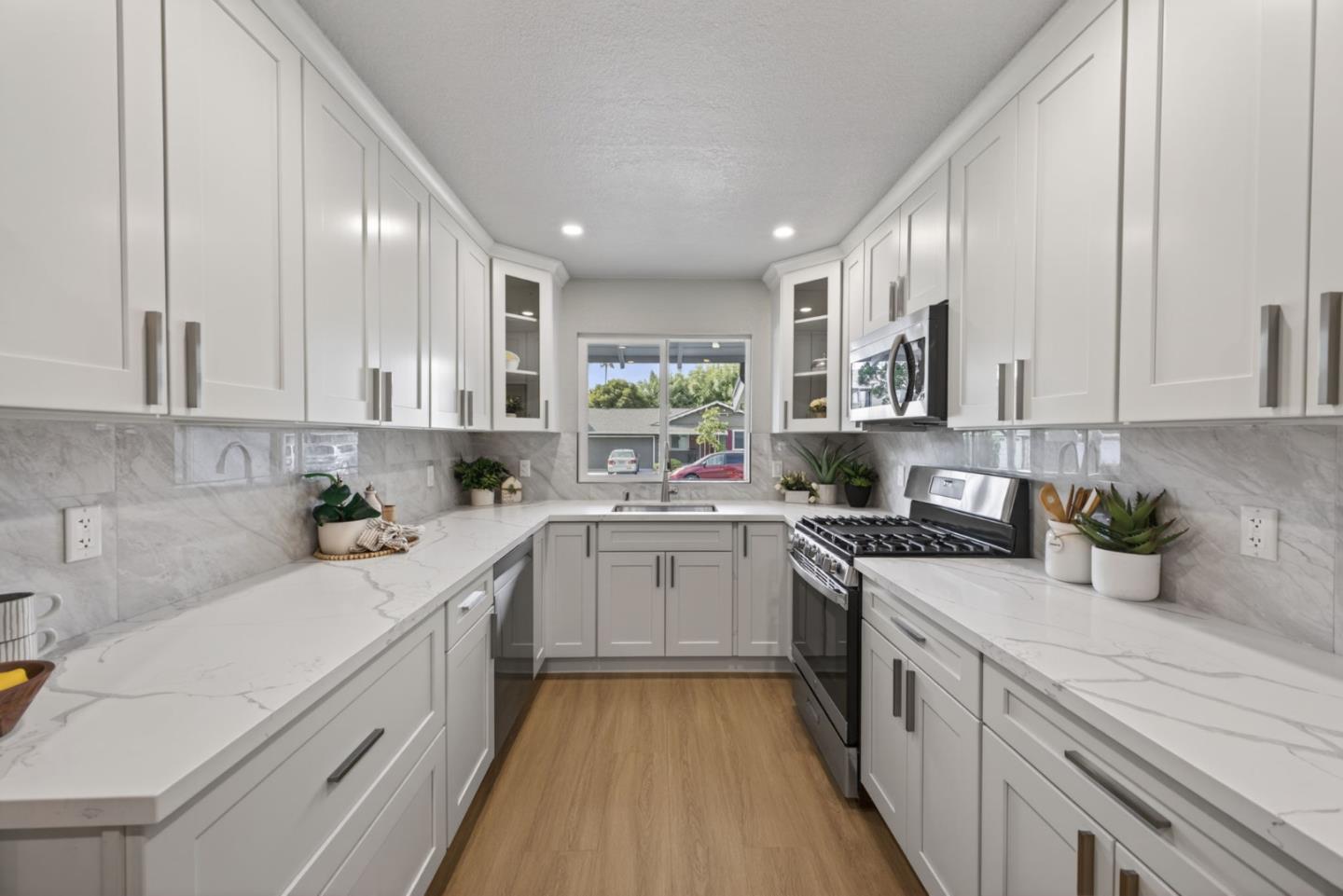 Detail Gallery Image 8 of 27 For 2747 Donovan Ave, Santa Clara,  CA 95051 - 4 Beds | 2 Baths