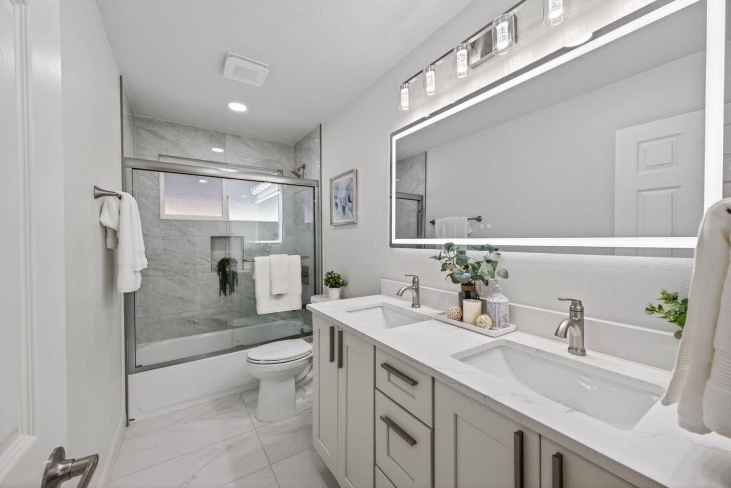 Detail Gallery Image 9 of 27 For 2747 Donovan Ave, Santa Clara,  CA 95051 - 4 Beds | 2 Baths