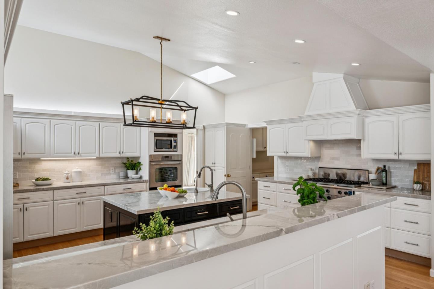 Detail Gallery Image 13 of 33 For 2905 Bird Rock Rd, Pebble Beach,  CA 93953 - 4 Beds | 3/1 Baths