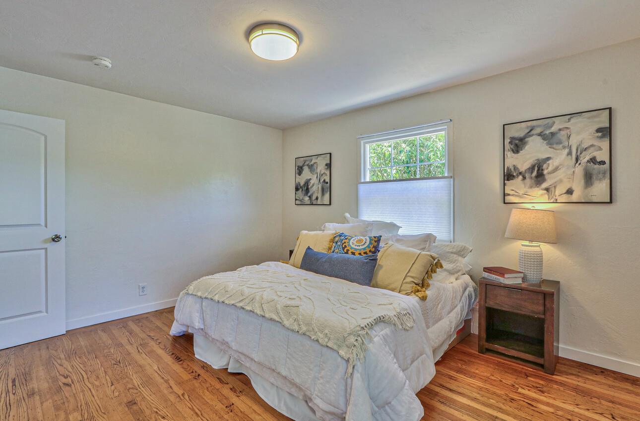 Detail Gallery Image 12 of 27 For 1815 King St, Santa Cruz,  CA 95060 - 2 Beds | 1 Baths