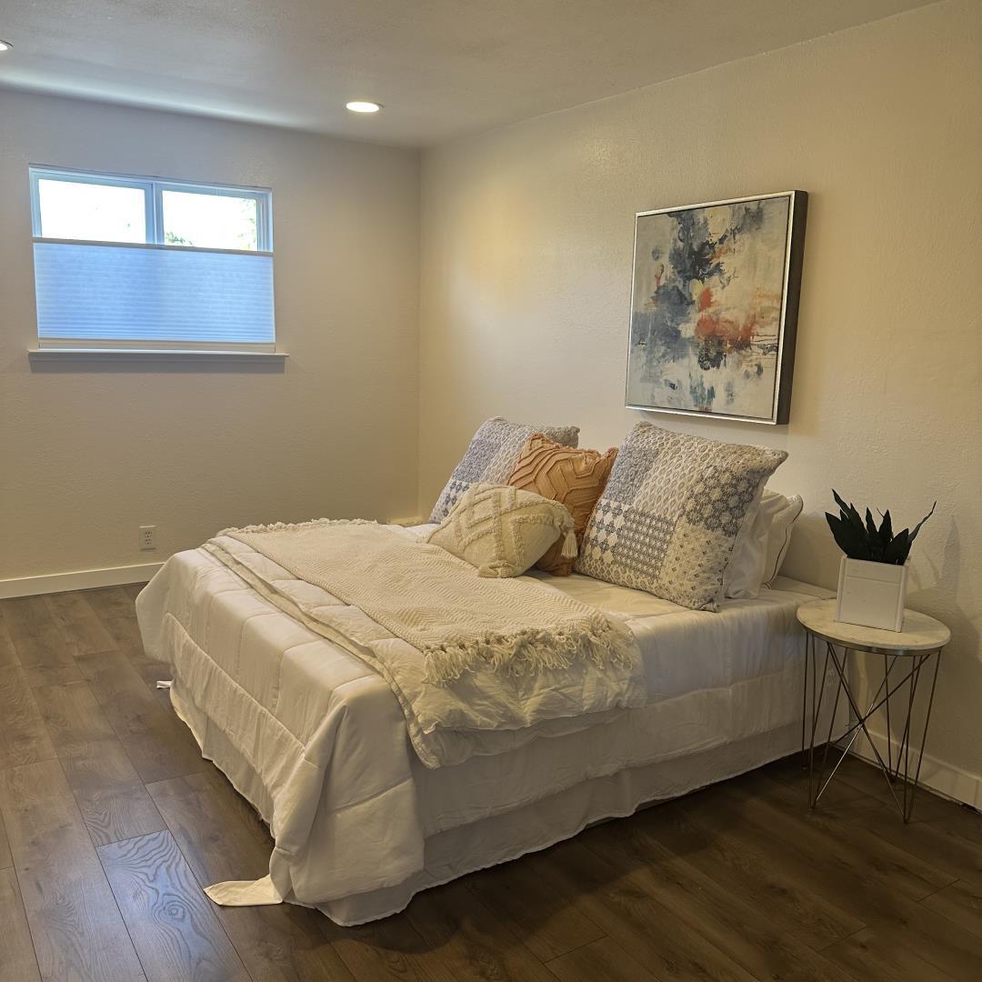 Detail Gallery Image 15 of 27 For 1815 King St, Santa Cruz,  CA 95060 - 2 Beds | 1 Baths