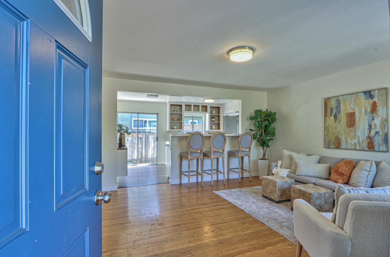 Detail Gallery Image 3 of 27 For 1815 King St, Santa Cruz,  CA 95060 - 2 Beds | 1 Baths