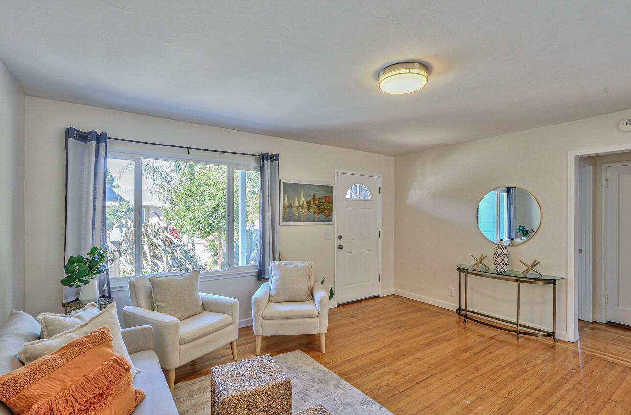 Detail Gallery Image 4 of 27 For 1815 King St, Santa Cruz,  CA 95060 - 2 Beds | 1 Baths