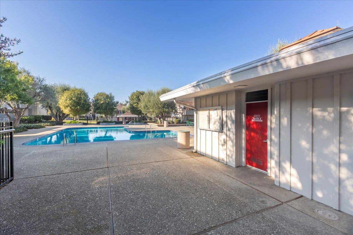 Detail Gallery Image 25 of 28 For 255 S Rengstorff Ave #7,  Mountain View,  CA 94040 - 2 Beds | 2 Baths