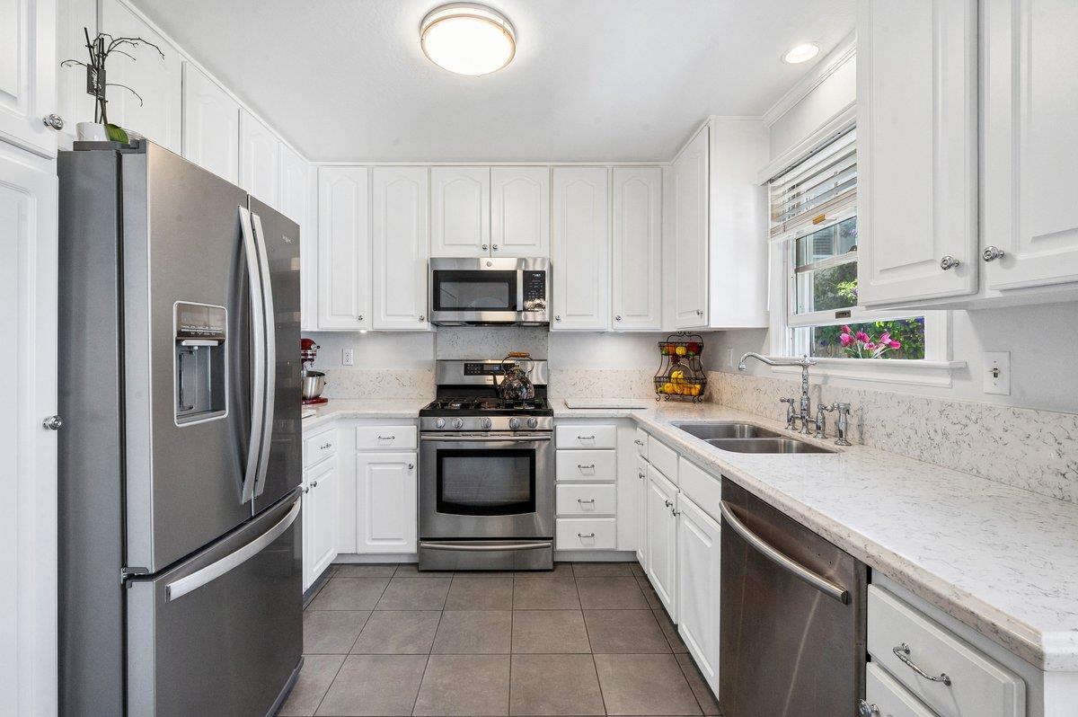 Detail Gallery Image 34 of 54 For 221 Poplar Ave, San Bruno,  CA 94066 - 3 Beds | 1/1 Baths