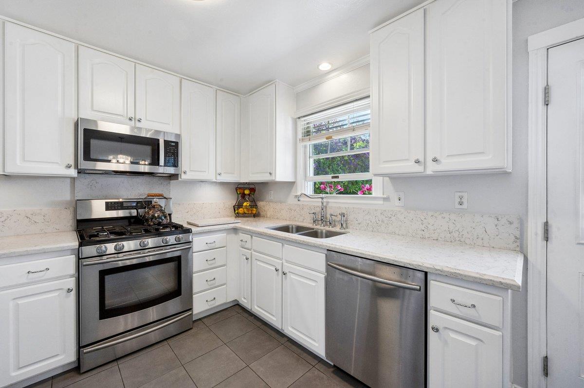 Detail Gallery Image 35 of 54 For 221 Poplar Ave, San Bruno,  CA 94066 - 3 Beds | 1/1 Baths