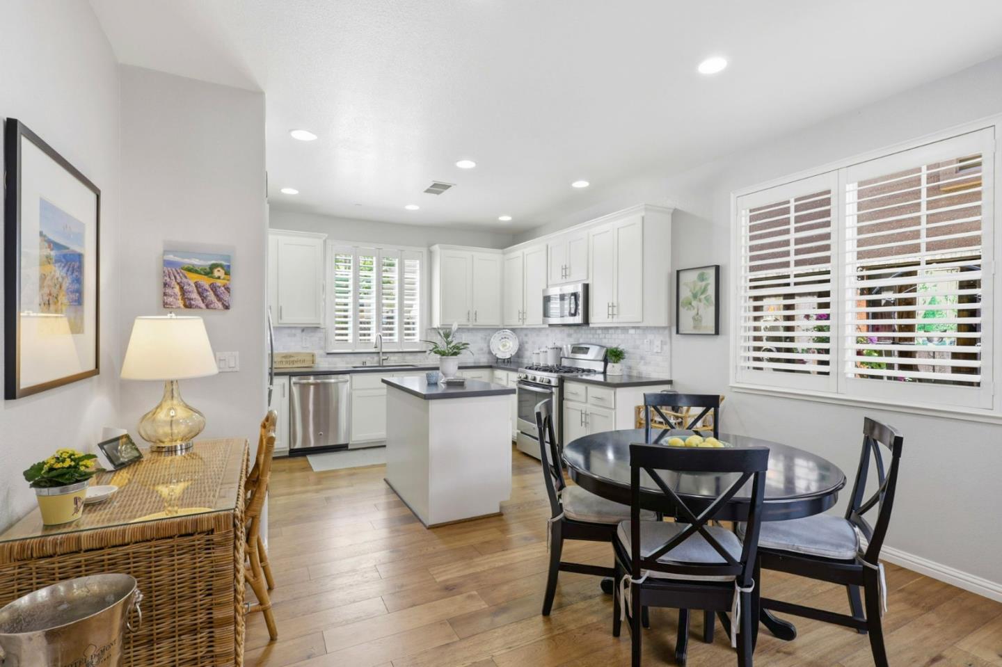 Detail Gallery Image 7 of 44 For 308 Harvest Ln, Scotts Valley,  CA 95066 - 3 Beds | 2/1 Baths