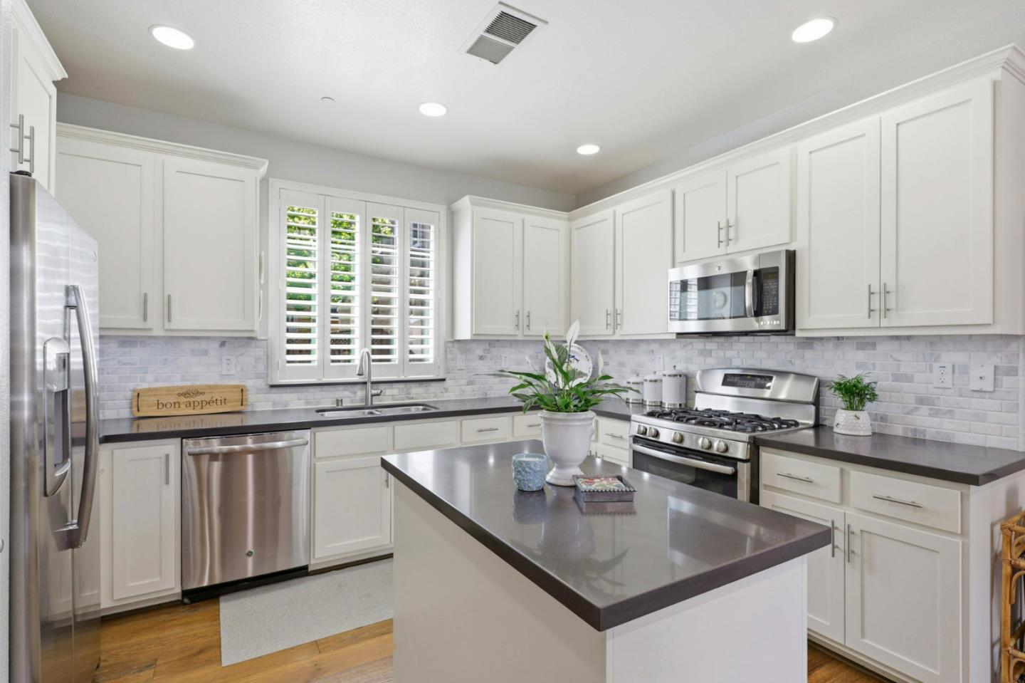 Detail Gallery Image 9 of 44 For 308 Harvest Ln, Scotts Valley,  CA 95066 - 3 Beds | 2/1 Baths