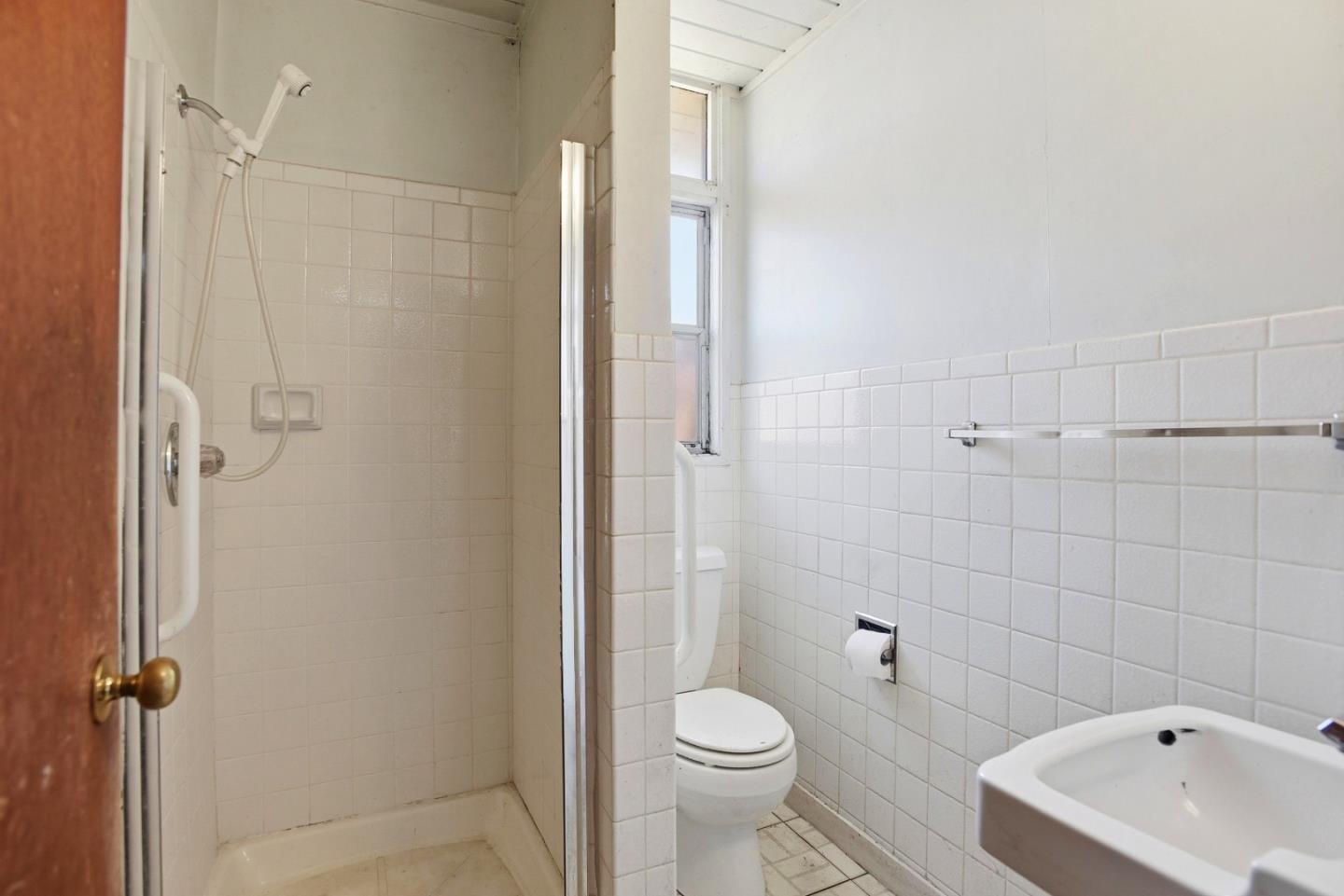 Detail Gallery Image 10 of 16 For 1648 Wolfe Dr, San Mateo,  CA 94402 - 3 Beds | 2 Baths