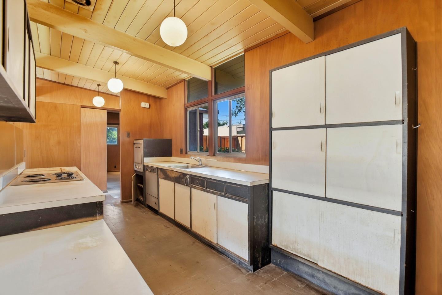 Detail Gallery Image 5 of 16 For 1648 Wolfe Dr, San Mateo,  CA 94402 - 3 Beds | 2 Baths