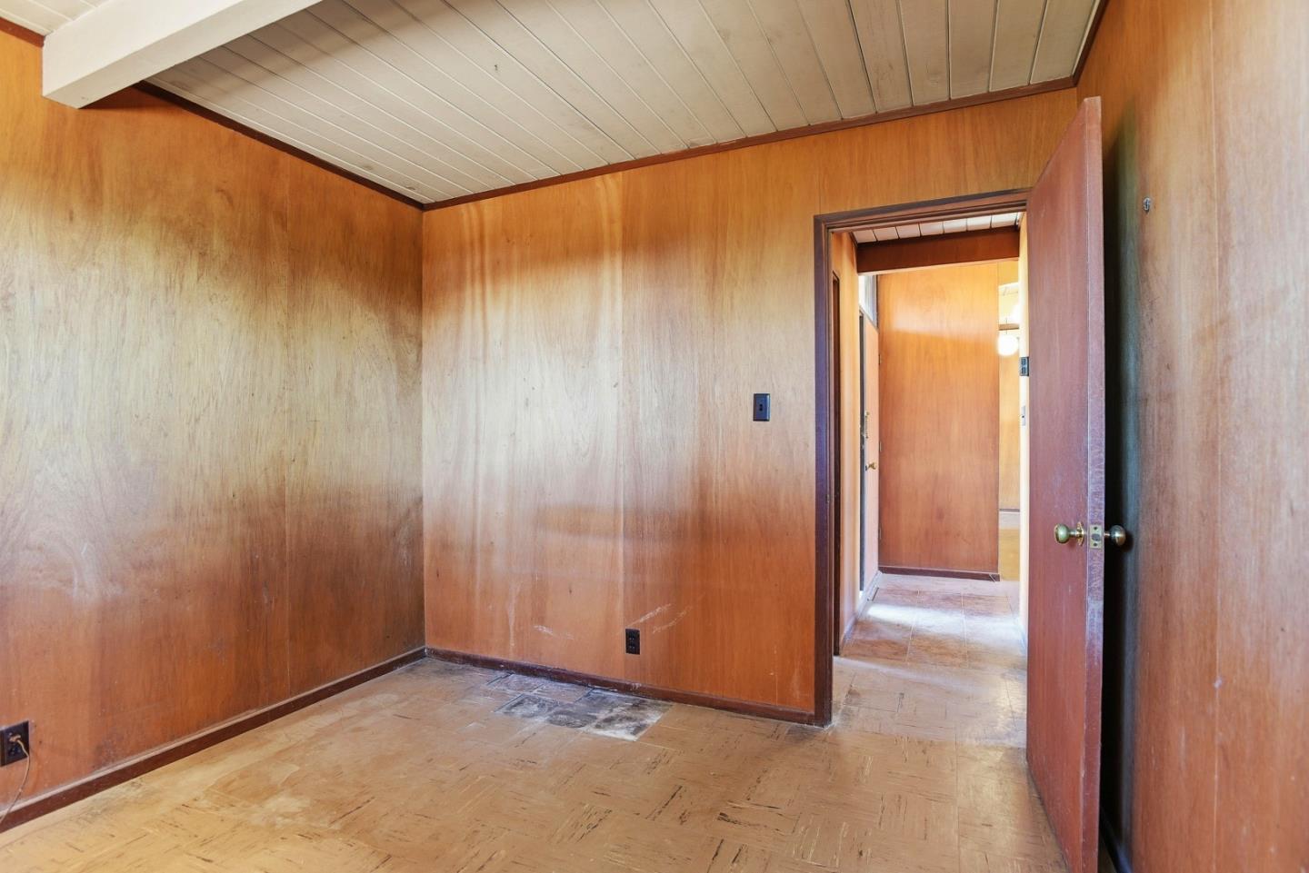 Detail Gallery Image 7 of 16 For 1648 Wolfe Dr, San Mateo,  CA 94402 - 3 Beds | 2 Baths