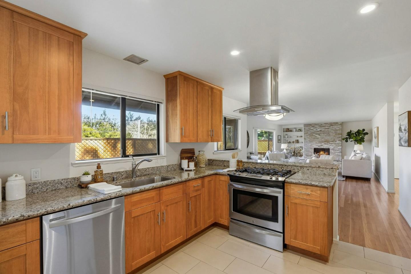 Detail Gallery Image 14 of 53 For 141 Whistler Ct, Scotts Valley,  CA 95066 - – Beds | – Baths