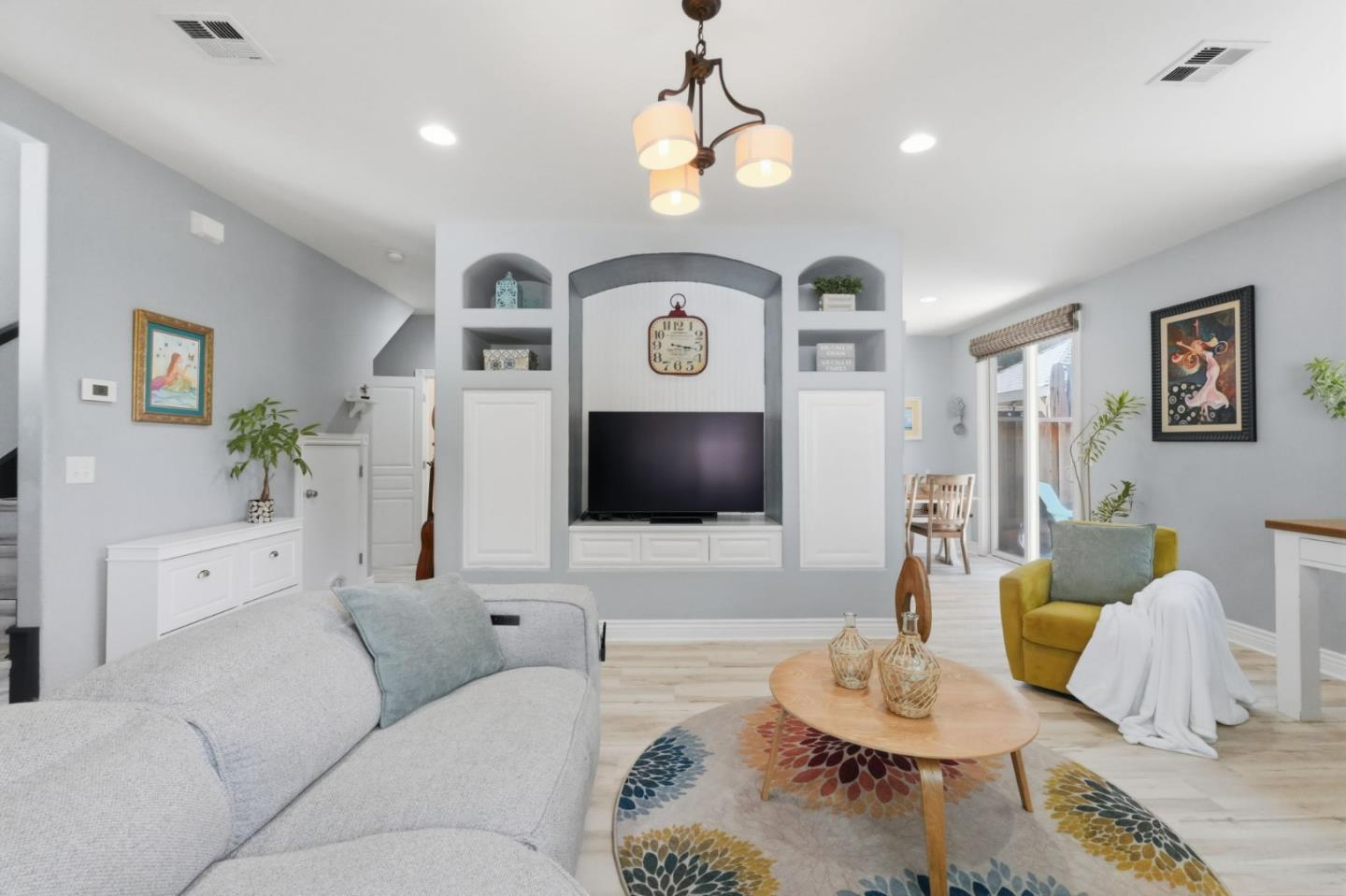 Front Image Thumbnail for ML82042191