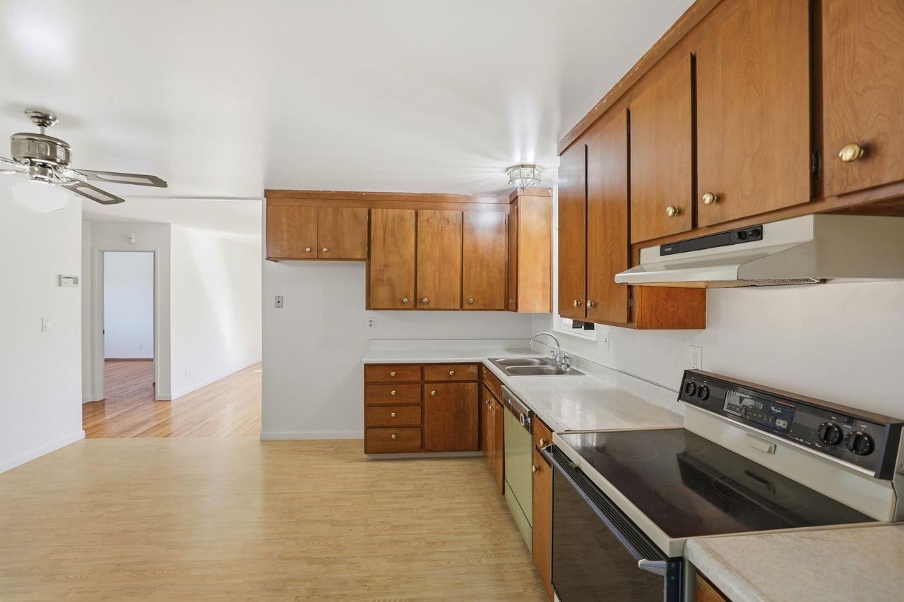 Detail Gallery Image 14 of 43 For 1666 El Dorado Dr, Salinas,  CA 93906 - 3 Beds | 2 Baths