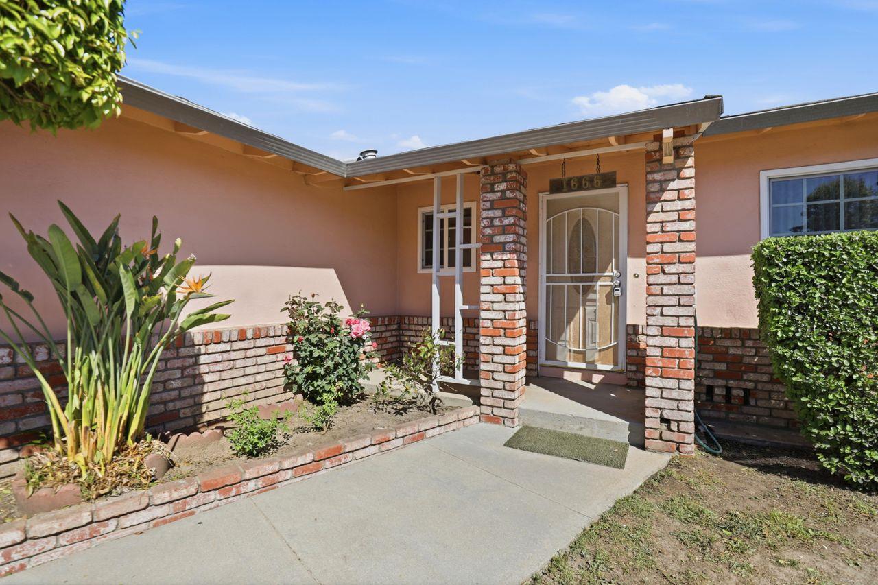 Detail Gallery Image 4 of 43 For 1666 El Dorado Dr, Salinas,  CA 93906 - 3 Beds | 2 Baths
