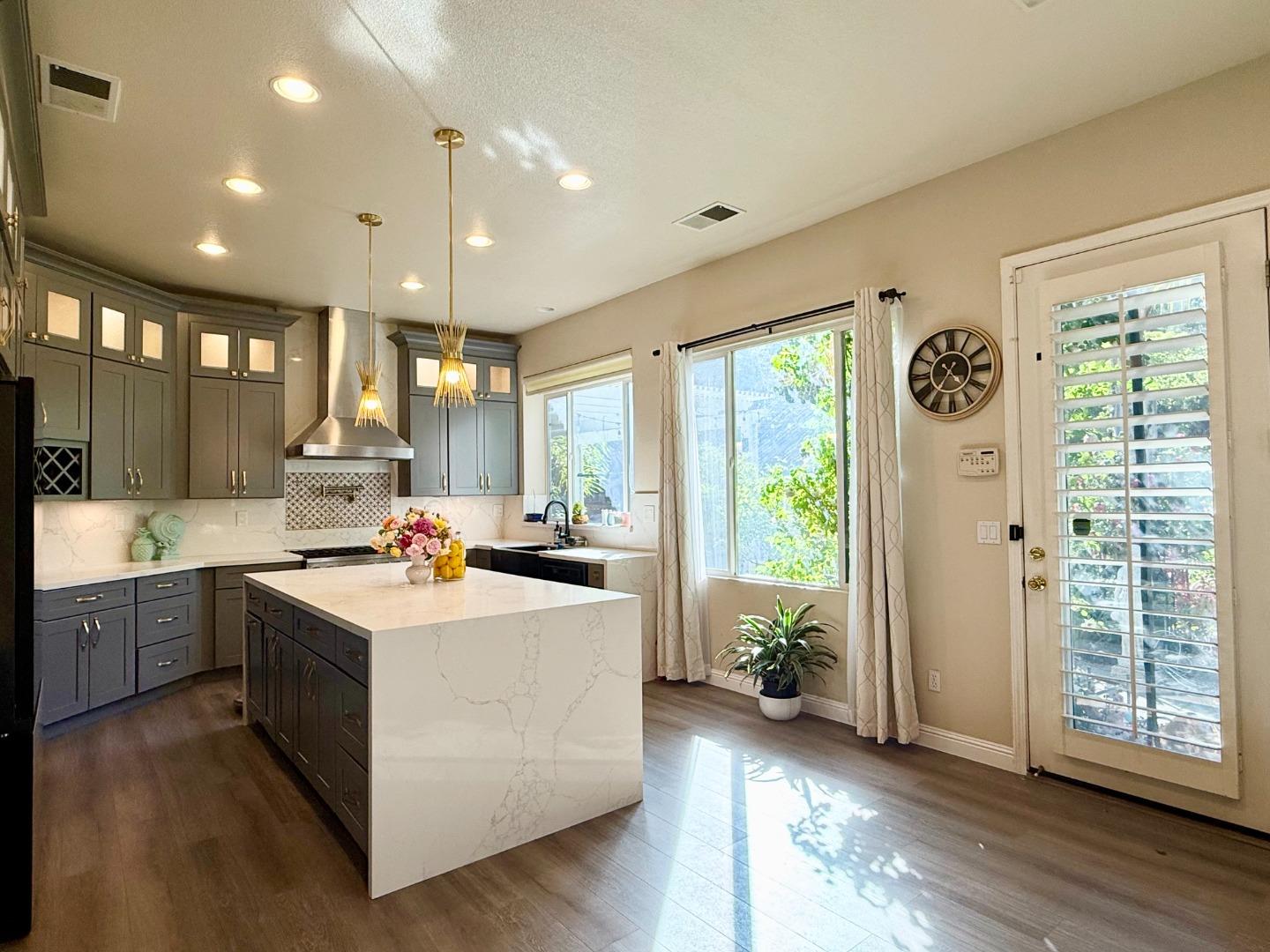 Detail Gallery Image 8 of 23 For 15 Brewin Ct, San Ramon,  CA 94583 - 4 Beds | 3 Baths