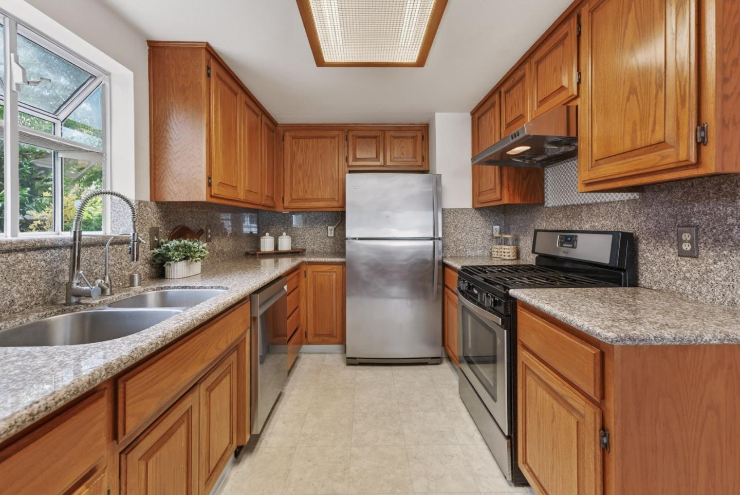 Detail Gallery Image 10 of 37 For 1134 Monroe St, Santa Clara,  CA 95050 - 2 Beds | 2/1 Baths