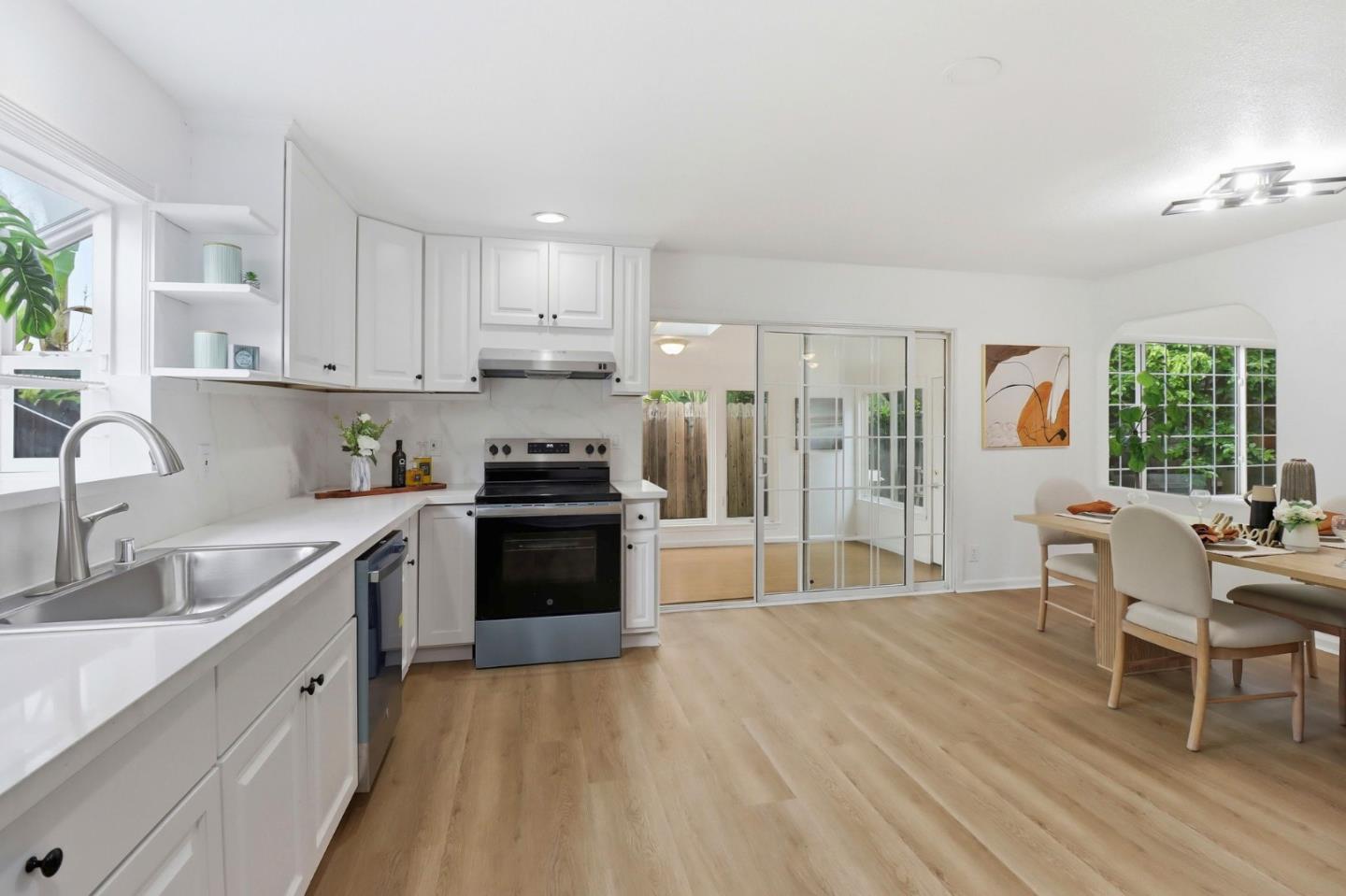 Detail Gallery Image 12 of 25 For 866 Sylvandale Ave, San Jose,  CA 95111 - 6 Beds | 4/1 Baths