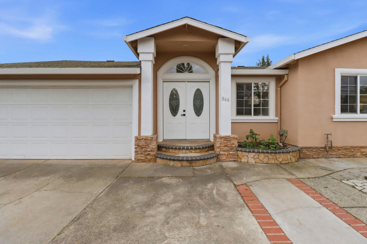 Detail Gallery Image 5 of 25 For 866 Sylvandale Ave, San Jose,  CA 95111 - 6 Beds | 4/1 Baths