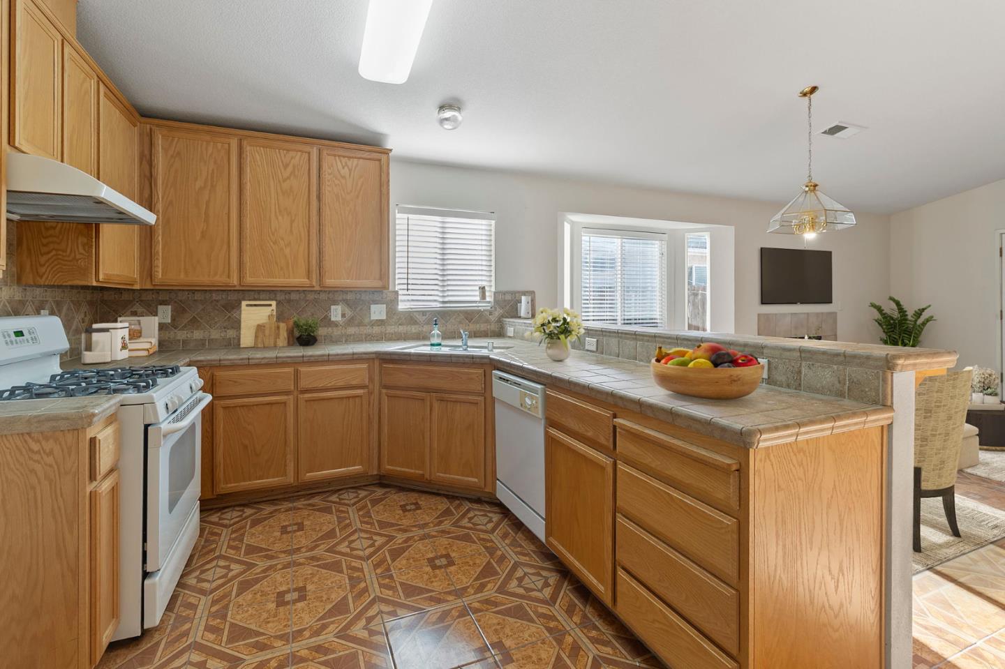 Detail Gallery Image 8 of 31 For 536 Margaret Ct, Merced,  CA 95341 - 4 Beds | 2 Baths