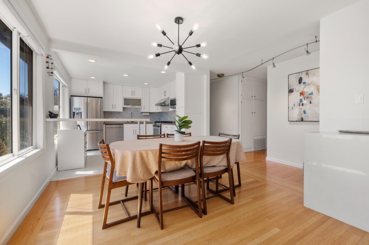 Detail Gallery Image 11 of 33 For 54 Sunview Dr, San Francisco,  CA 94131 - 3 Beds | 2 Baths