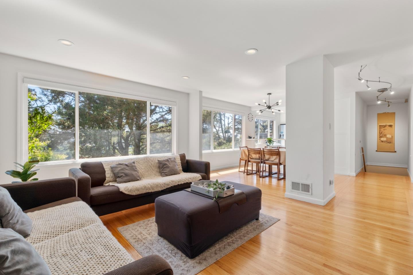 Detail Gallery Image 4 of 33 For 54 Sunview Dr, San Francisco,  CA 94131 - 3 Beds | 2 Baths