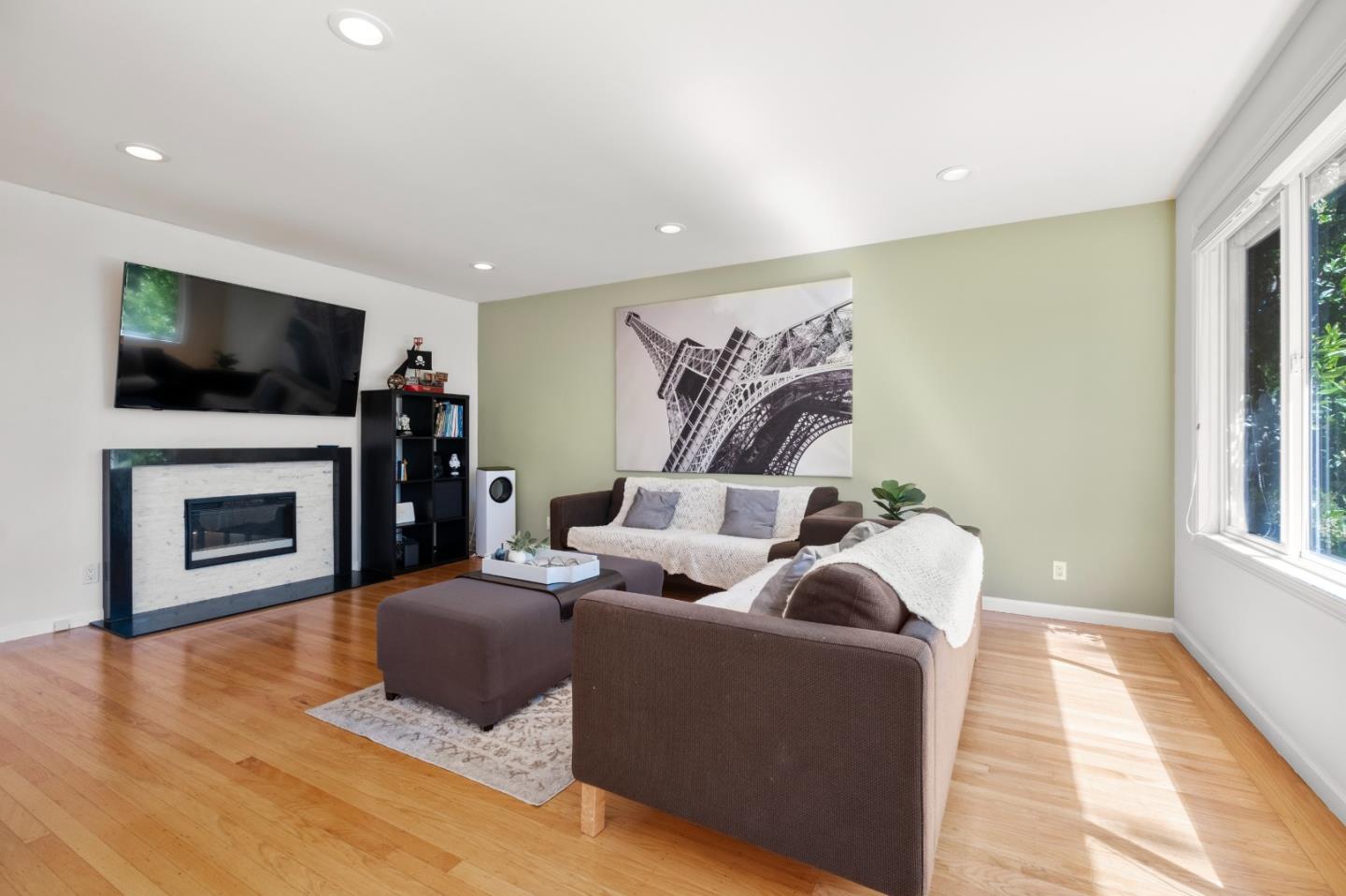 Detail Gallery Image 5 of 33 For 54 Sunview Dr, San Francisco,  CA 94131 - 3 Beds | 2 Baths