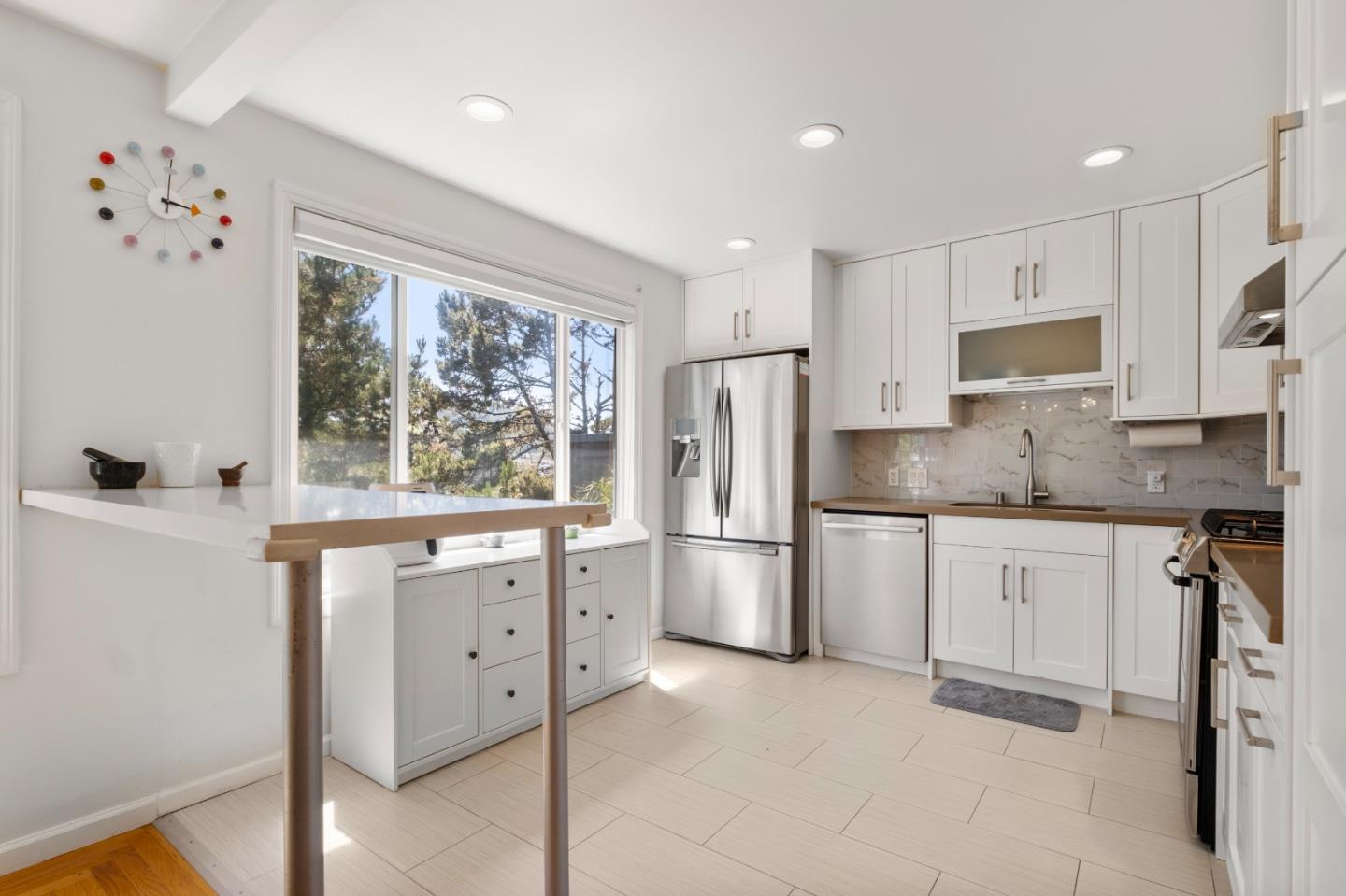 Detail Gallery Image 7 of 33 For 54 Sunview Dr, San Francisco,  CA 94131 - 3 Beds | 2 Baths