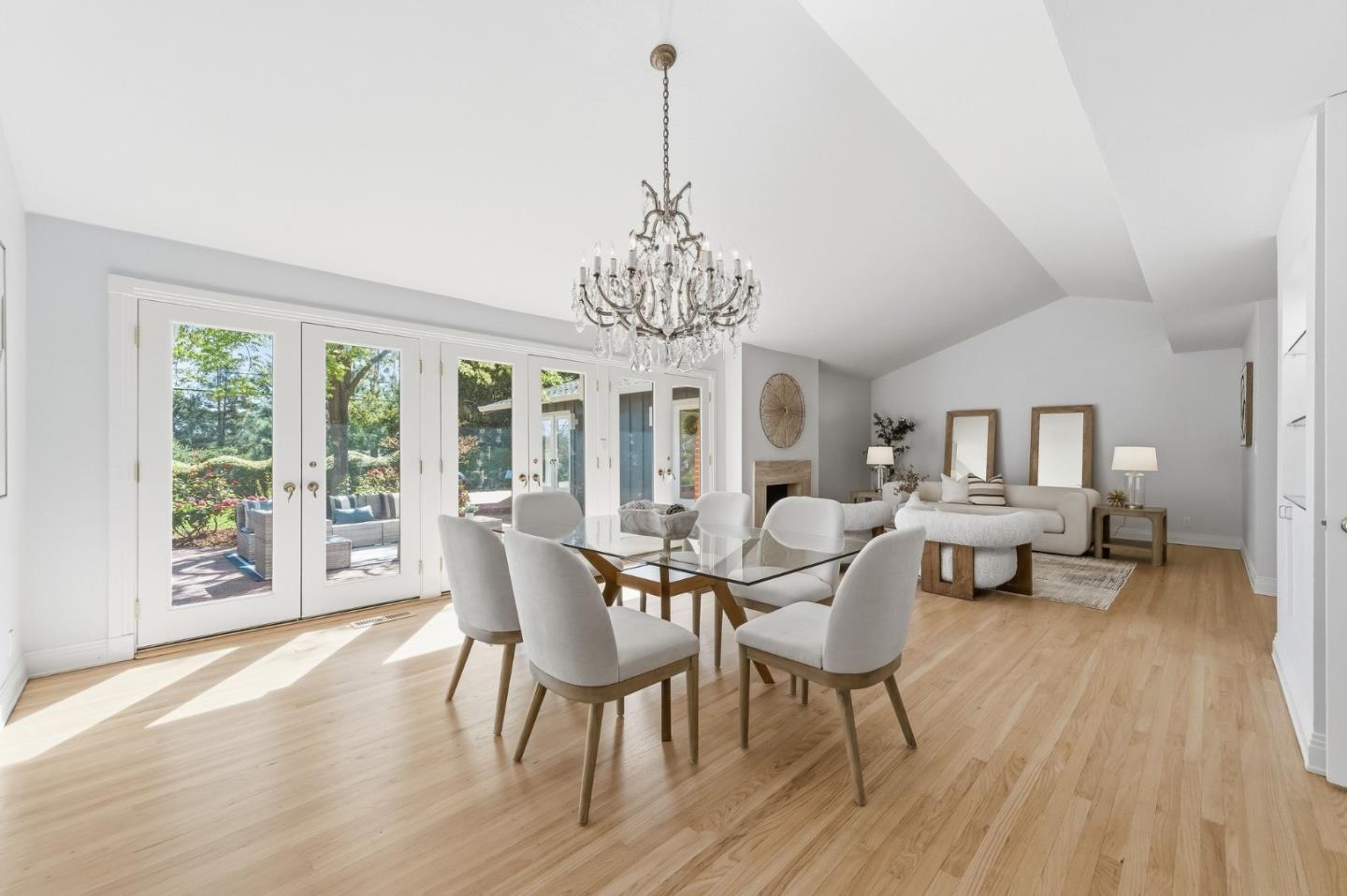 Detail Gallery Image 14 of 64 For 873 Lockhaven Dr, Los Altos,  CA 94024 - 4 Beds | 2/1 Baths