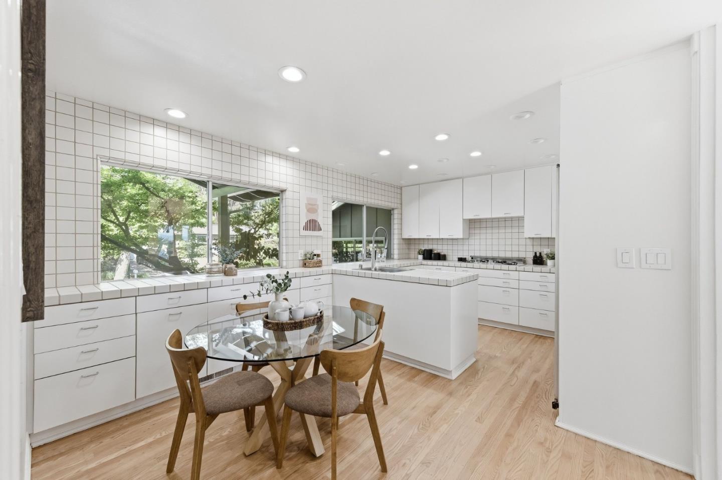 Detail Gallery Image 17 of 64 For 873 Lockhaven Dr, Los Altos,  CA 94024 - 4 Beds | 2/1 Baths