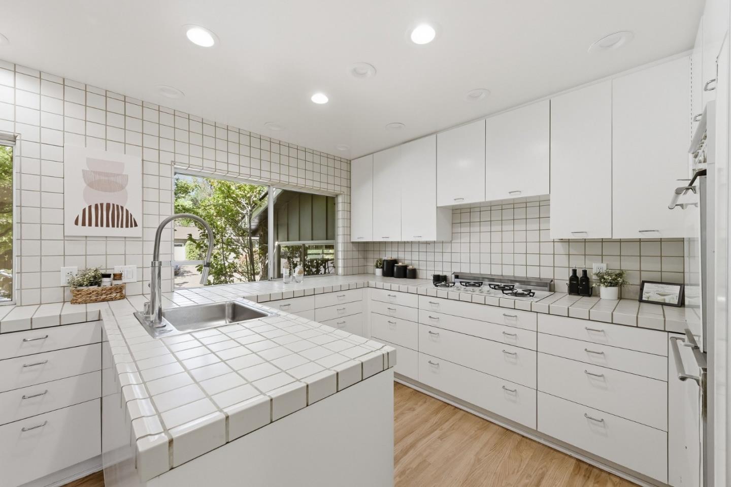 Detail Gallery Image 20 of 64 For 873 Lockhaven Dr, Los Altos,  CA 94024 - 4 Beds | 2/1 Baths