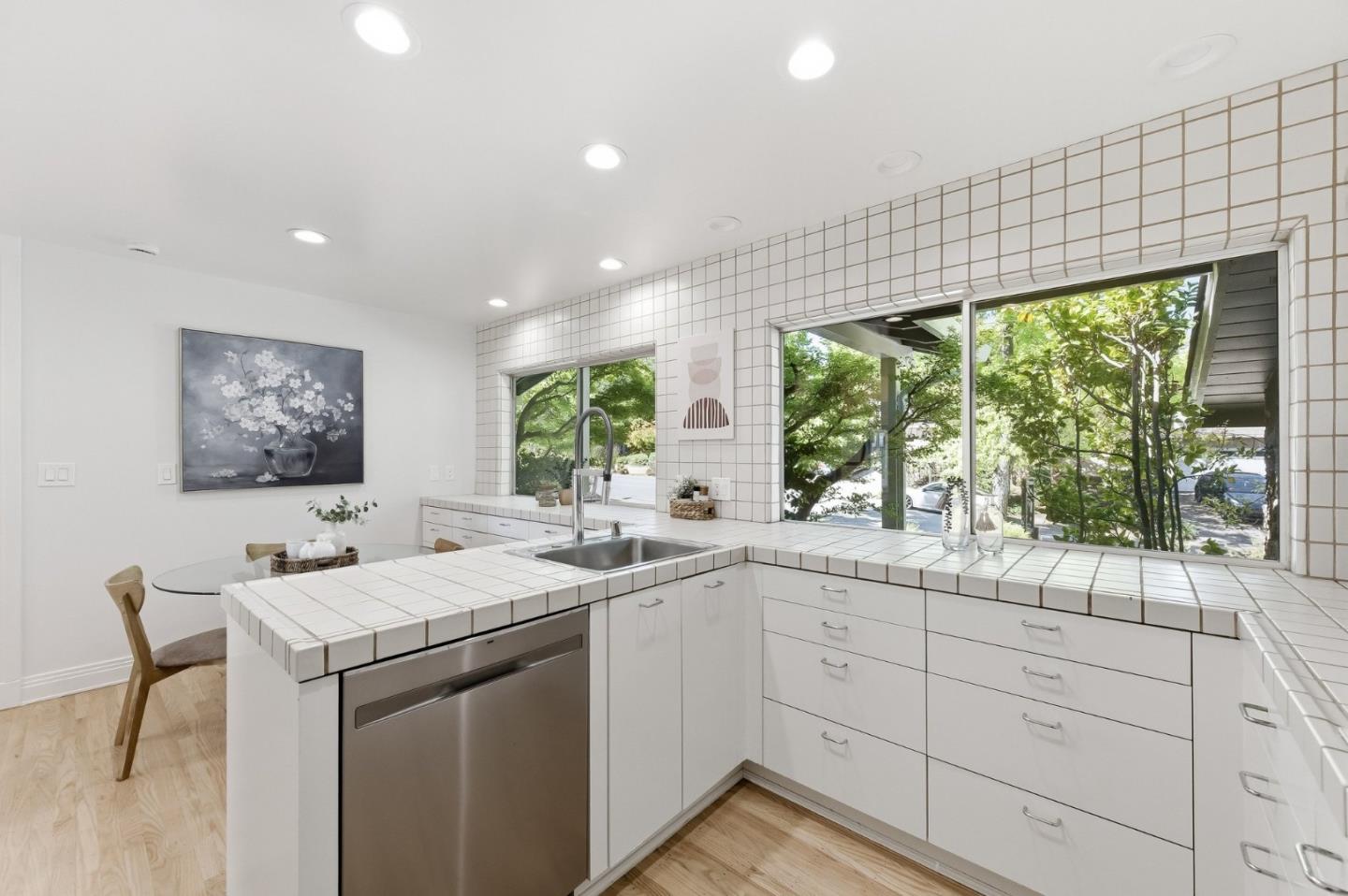 Detail Gallery Image 21 of 64 For 873 Lockhaven Dr, Los Altos,  CA 94024 - 4 Beds | 2/1 Baths