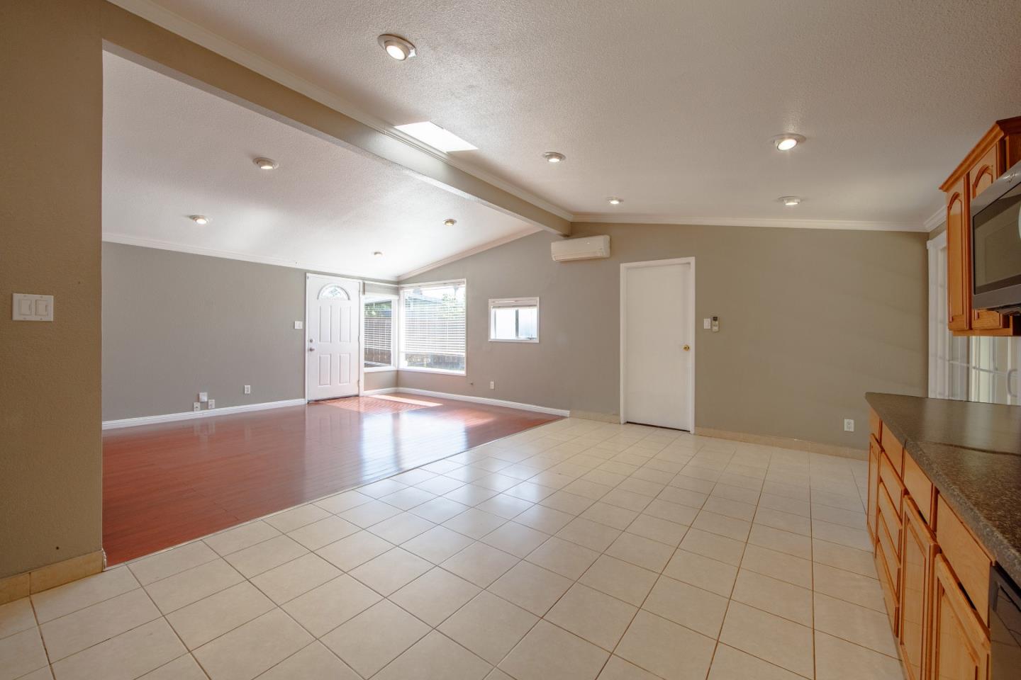 Detail Gallery Image 14 of 38 For 1177 Redrock Ct, Sunnyvale,  CA 94089 - 3 Beds | 2 Baths