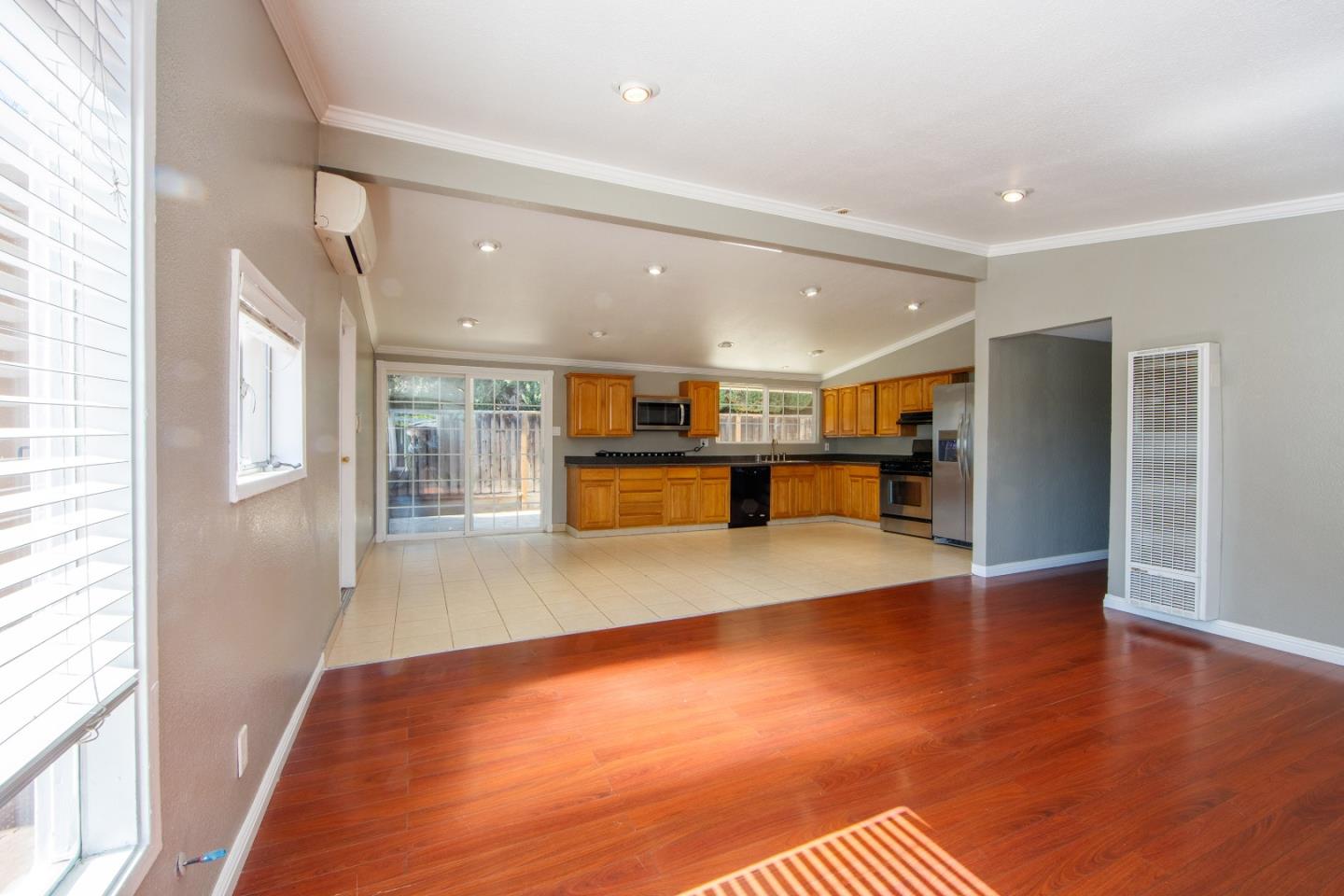 Detail Gallery Image 6 of 38 For 1177 Redrock Ct, Sunnyvale,  CA 94089 - 3 Beds | 2 Baths