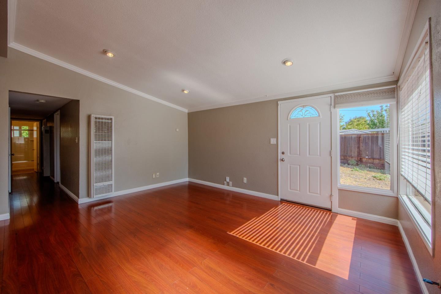 Detail Gallery Image 7 of 38 For 1177 Redrock Ct, Sunnyvale,  CA 94089 - 3 Beds | 2 Baths
